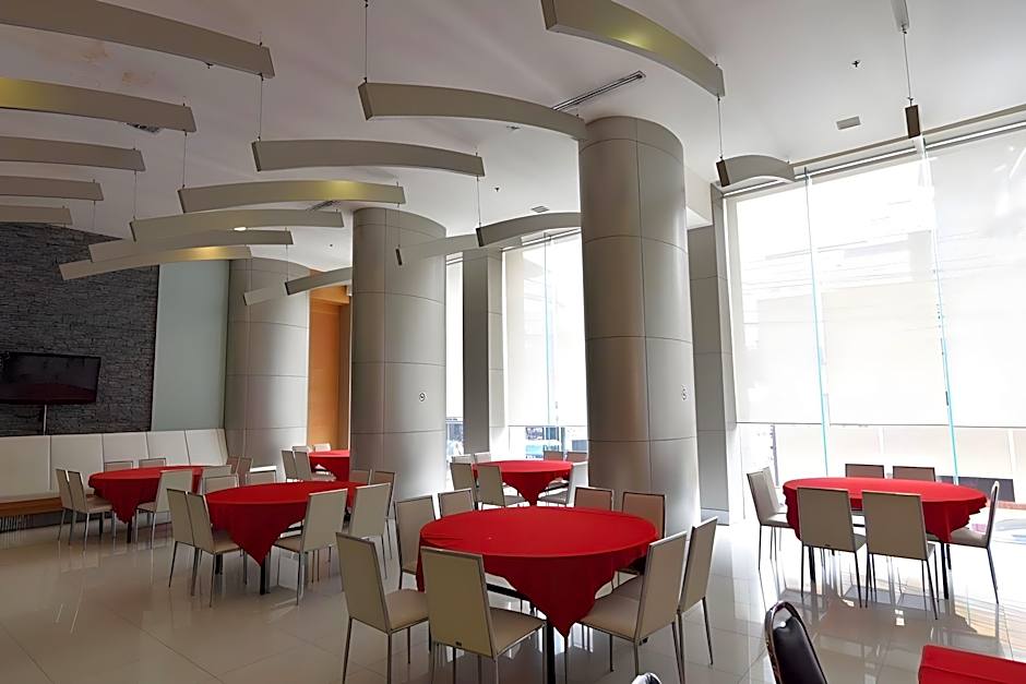 Mayflower Grande Hotel