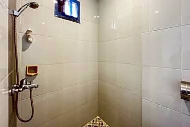 Urbanview Poma Hotel