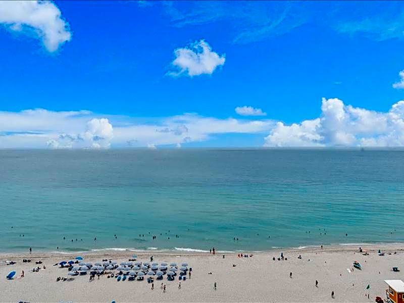 Beachside Contemporary Residence in Lyfe