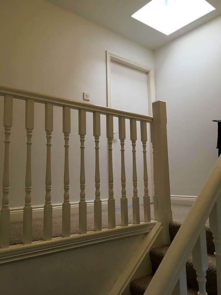 Central Spacious 3 Bedroom Apartment With Parking