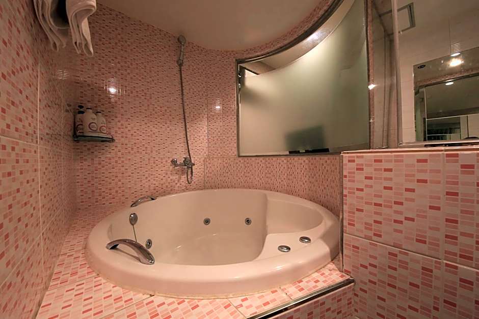 Hotel M story