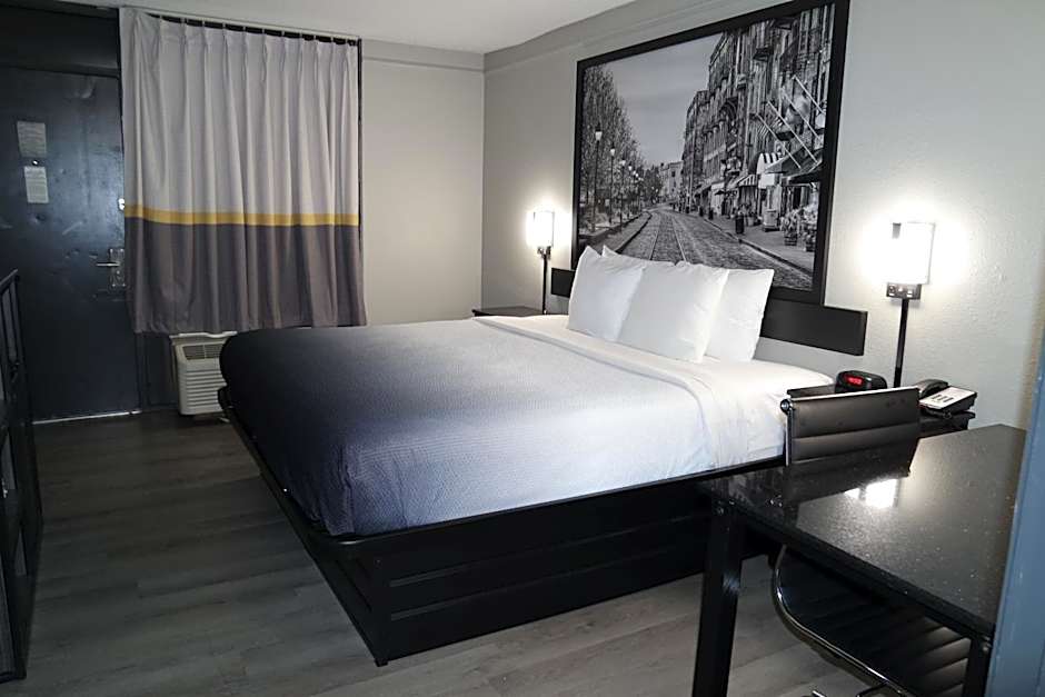 Super 8 by Wyndham Savannah