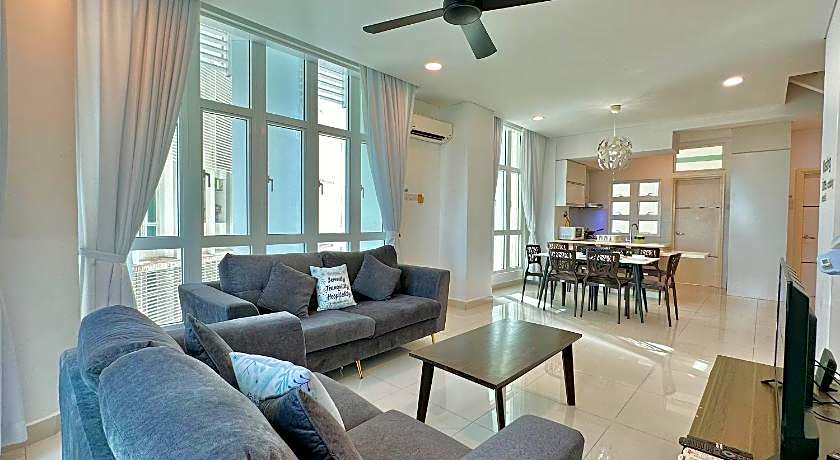 Holi 1Medini Suites Legoland