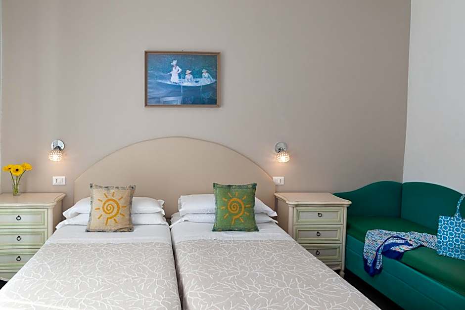 MoMo Seaview Hotel