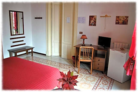 Deluxe Double Room with Private Internal Bathroom