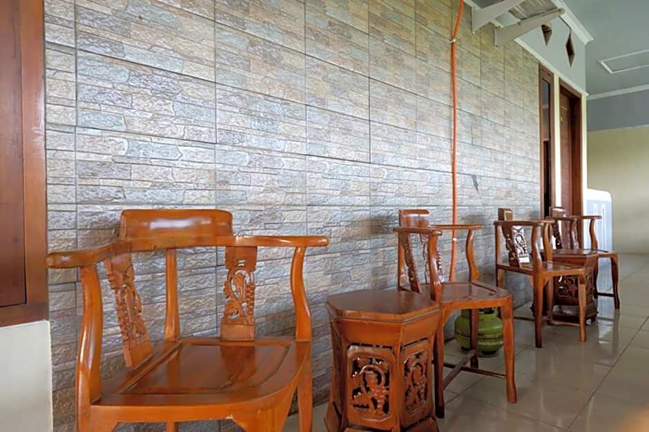 RedDoorz Syariah near Alun Alun Pacitan 2