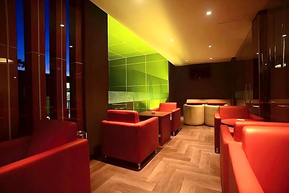 Empress Hotel Makassar City Center by LIFE