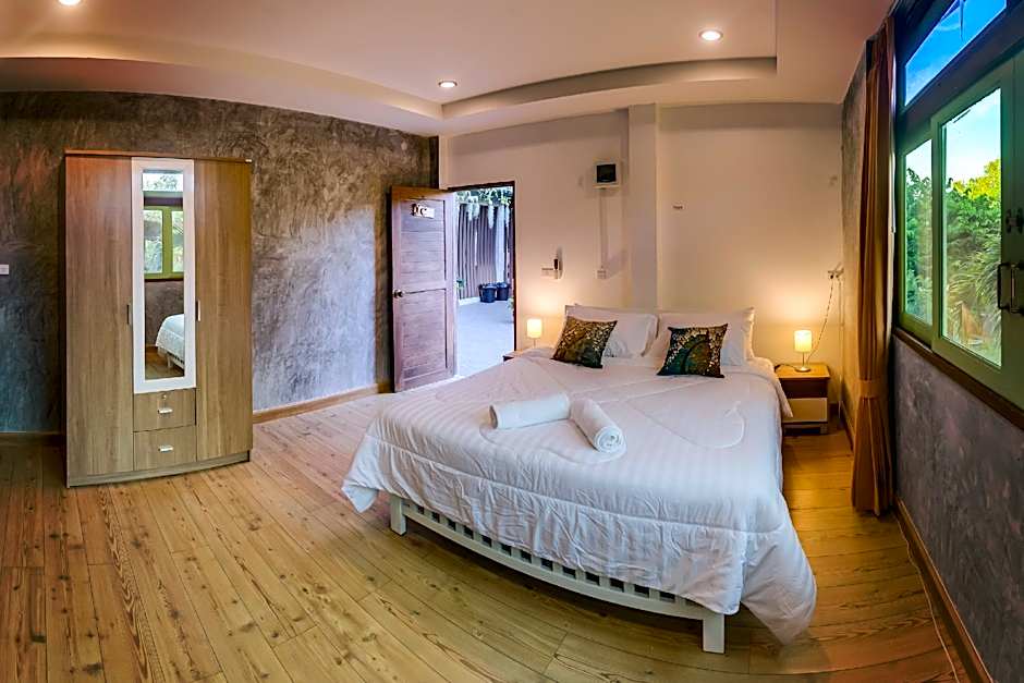 Tonmai Suites