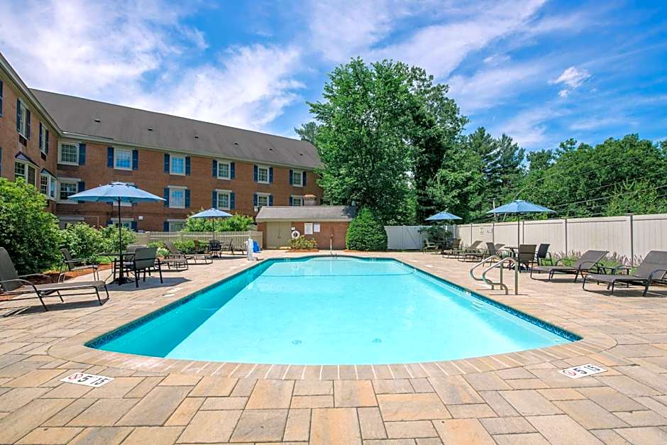 Holiday Inn Express & Suites Merrimack - Nashua by IHG