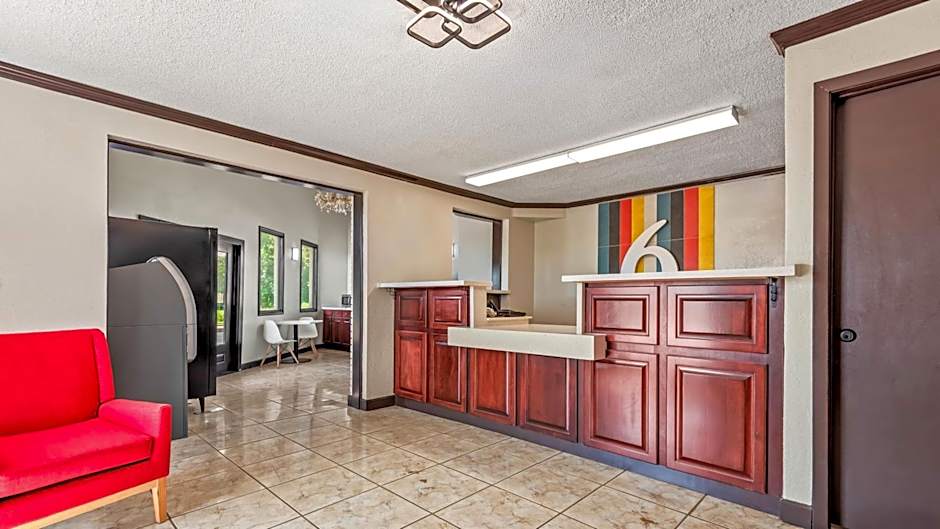 Motel 6 Hammond, LA - I 12 - I 55