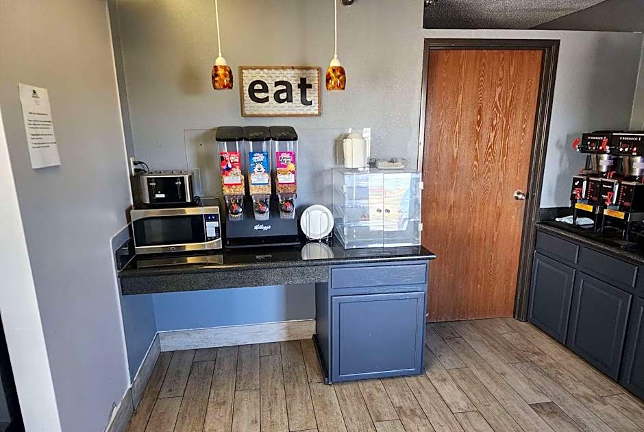 Super 8 by Wyndham Galesburg