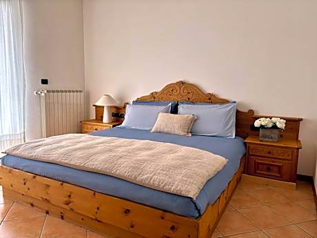 Two-Bedroom Deluxe Apartment with Garden View