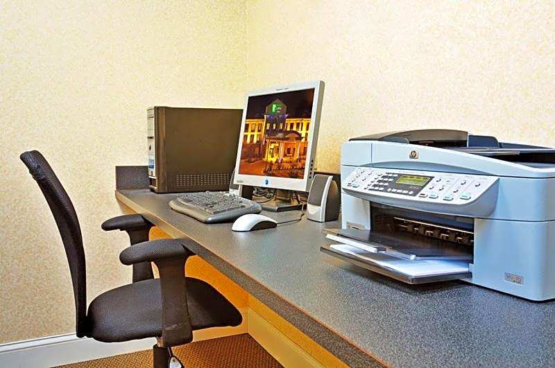 Holiday Inn Express Hotel & Suites Dyersburg By IHG