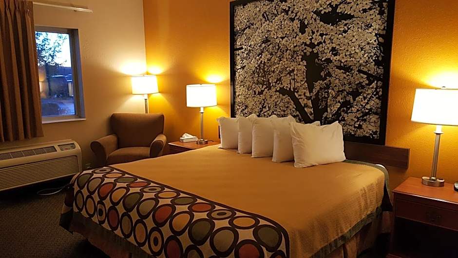 Super 8 by Wyndham Central City