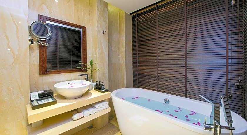 Royal Riverside Hoi An Hotel