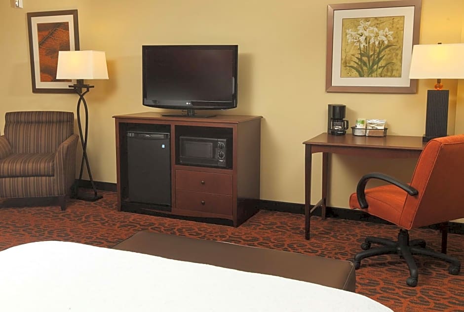 Hampton Inn By Hilton & Suites Fargo