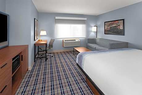 Studio Suite with King Bed - Non-Smoking
