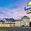 Days Inn & Suites by Wyndham Winkler