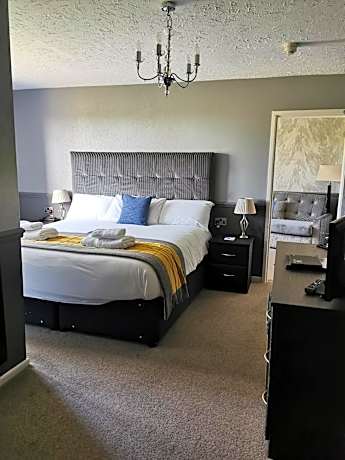 Deluxe Family Suite