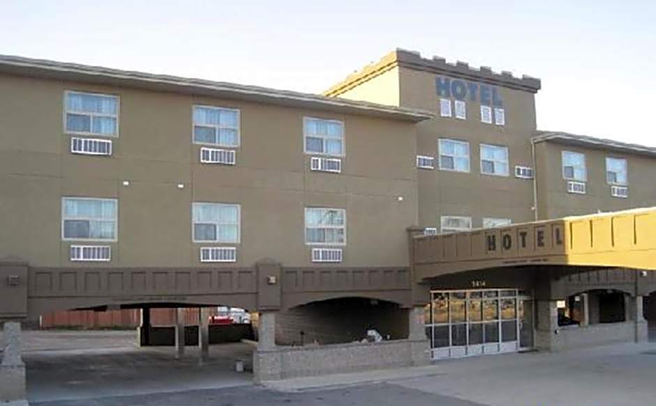 Super 8 by Wyndham Saskatoon Near Downtown