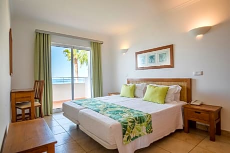 Deluxe One-Bedroom Apartment with Sea View