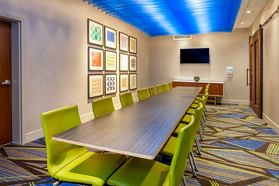 Holiday Inn Express and Suites Brunswick By IHG