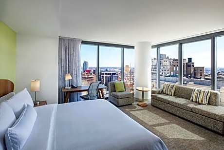 Executive, Larger Guest room, 1 King, City view