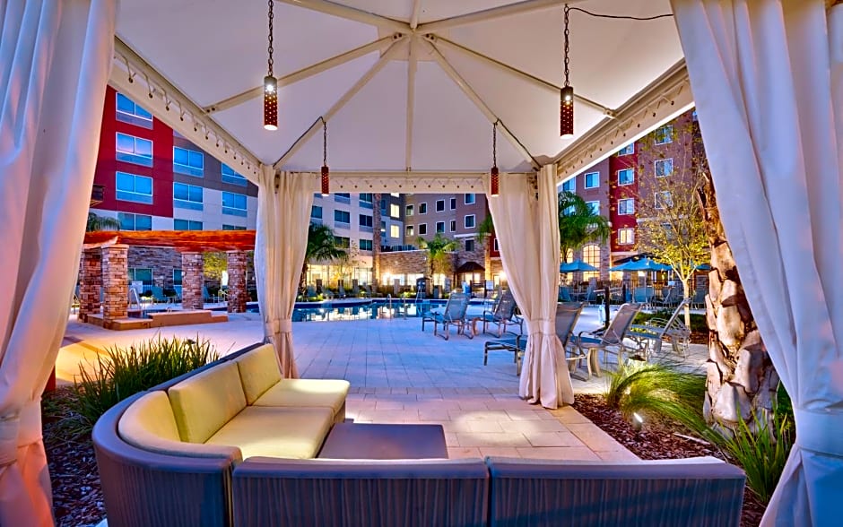 Holiday Inn Express & Suites - Gainesville I-75, an IHG Hotel