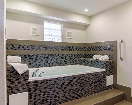 Superior King Room with Jacuzzi - Non Smoking