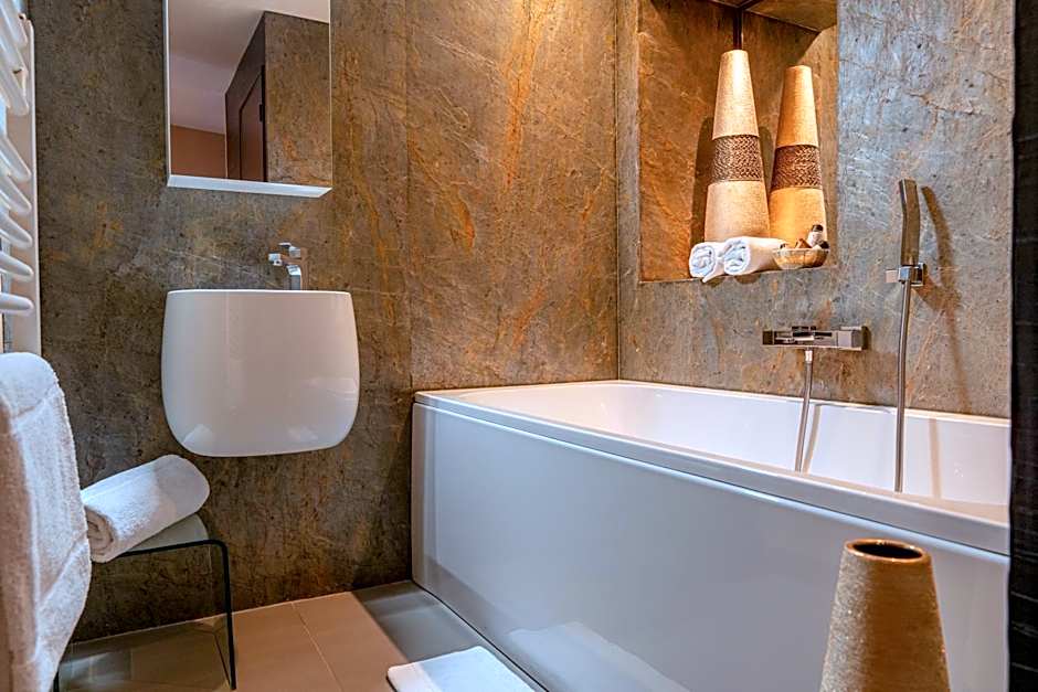 Demeures & Châteaux Auberge de la Tour - Hôtel & Restaurants - Marcolès Auvergne