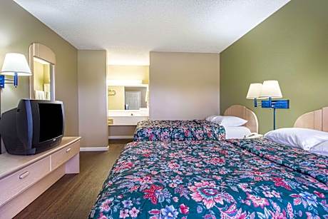 2 Double Beds Smoking