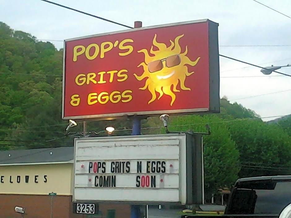 A Holiday Motel - Maggie Valley