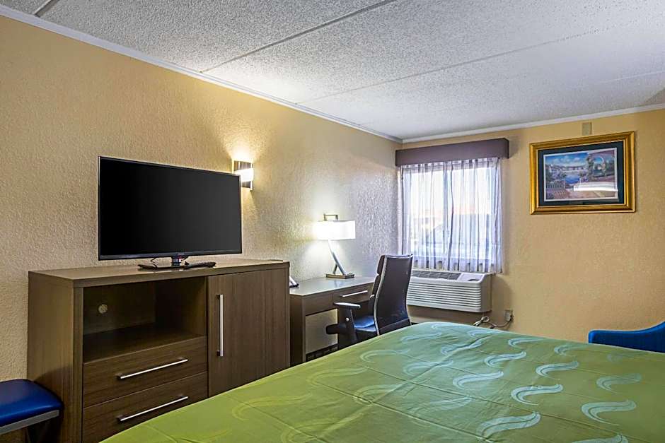 Quality Inn & Suites Near Six Flags East