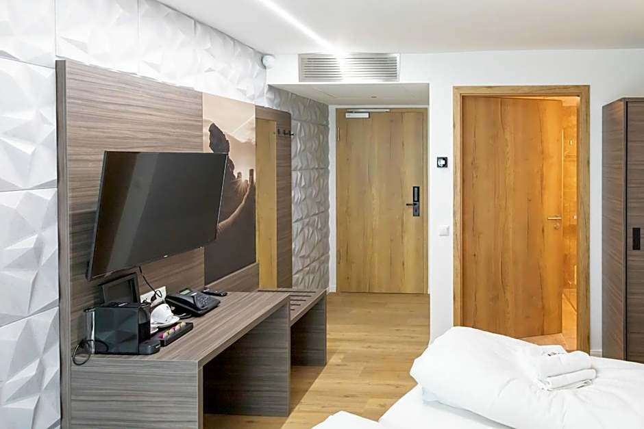 Central Hotel & Lounge Adult Only