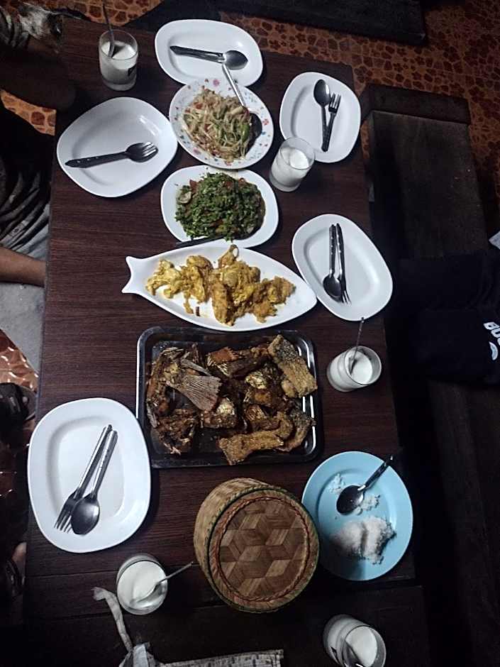 Mae Sot Commune and Camping 