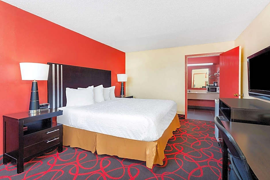 Travelodge by Wyndham Richmond IN