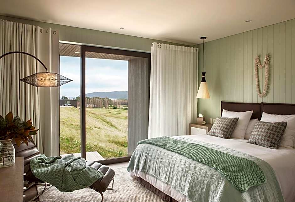 Kinloch Manor & Villas