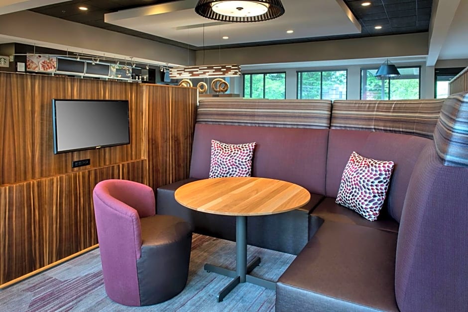 Courtyard by Marriott Lincroft Red Bank