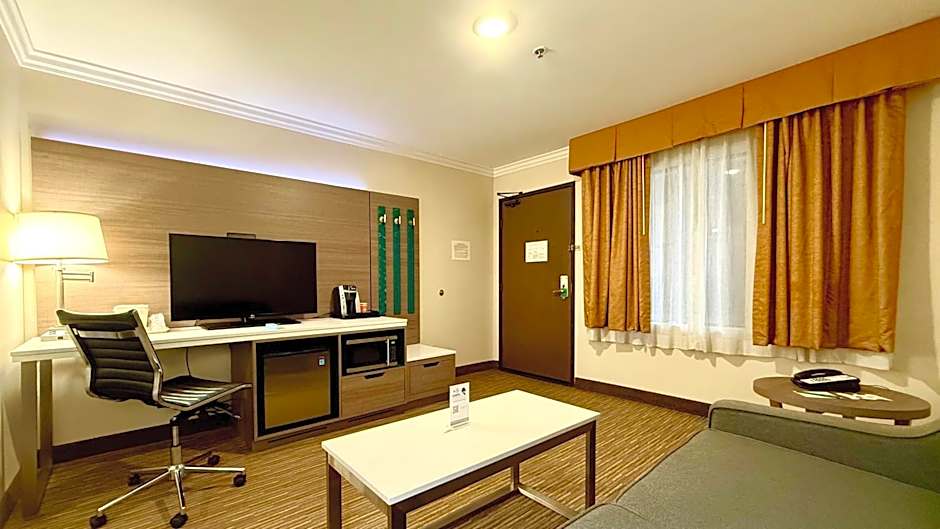 Quality Inn & Suites Los Angeles Airport - LAX