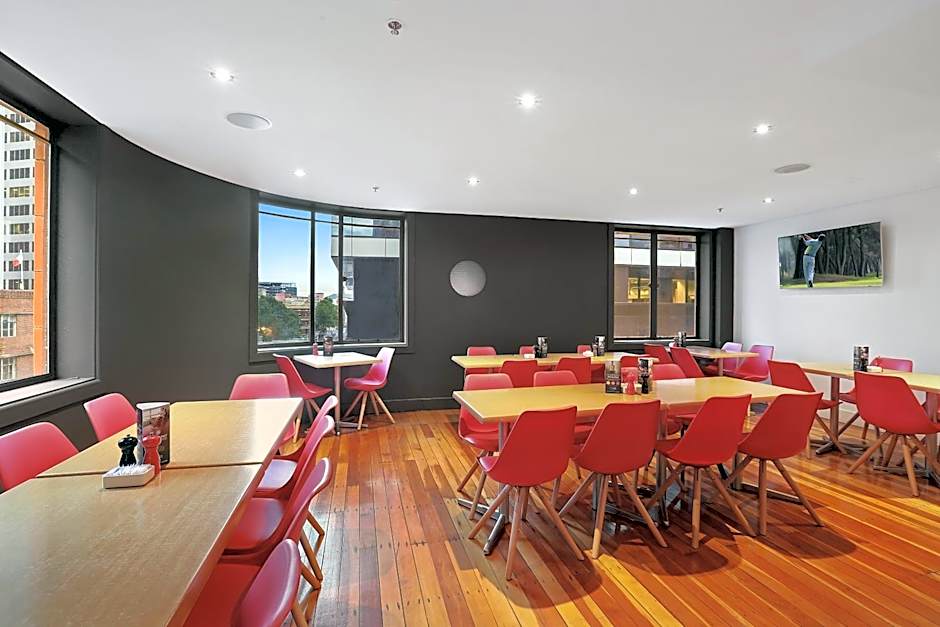 Hotel Ibis World Square