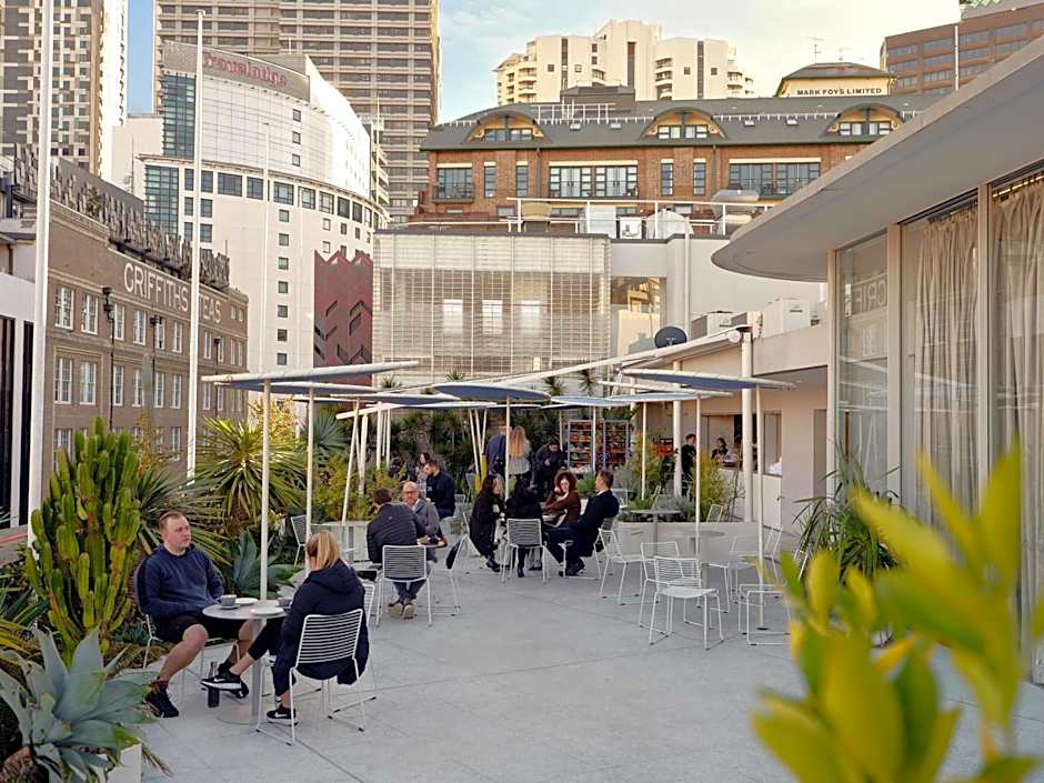 Paramount House Hotel