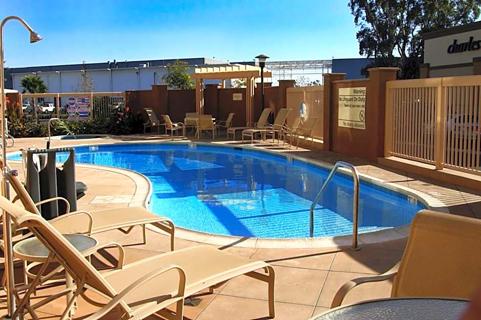 Hampton Inn By Hilton And Suites Seal Beach