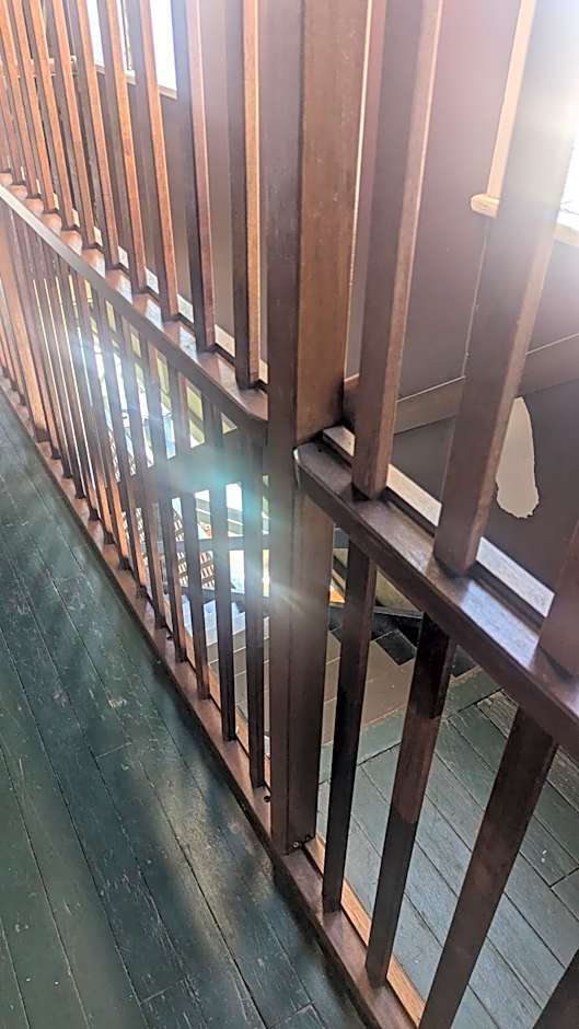 GRAND CENTRAL HOTEL PROSERPINE