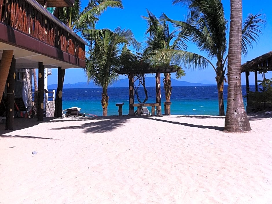 Bamboo House Beach Lodge & Restaurant