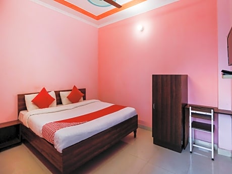 OYO 75131 Bandral Residency