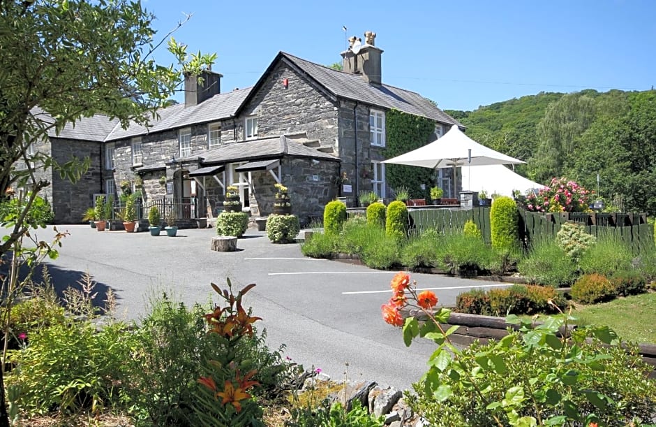 Aberdunant Hall Country Hotel