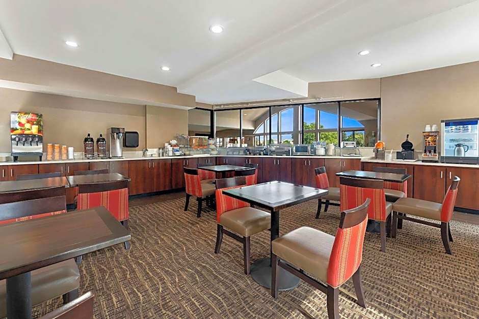 Comfort Suites near Robins Air Force Base