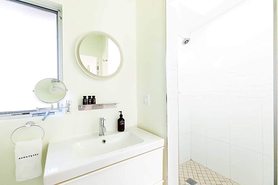 The Wesley by AvantStay Mid-Century Modern Oasis with Pool