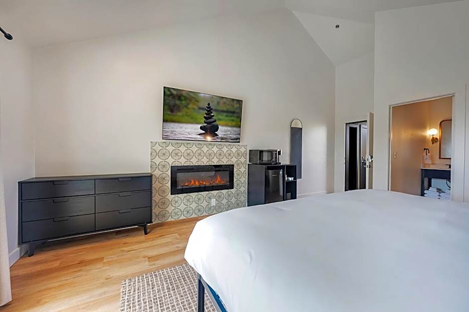 Bodega Coast Inn and Suites