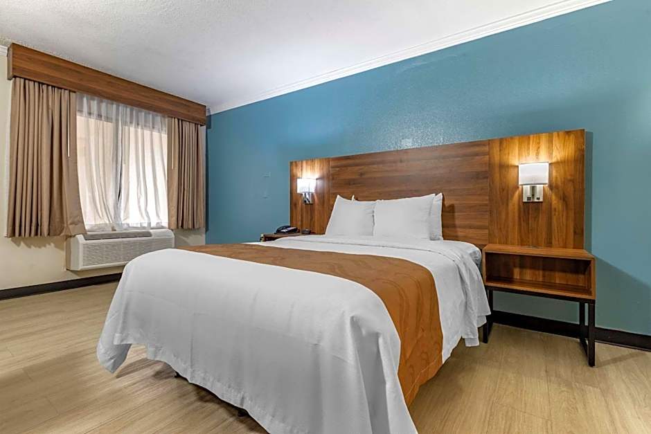 Quality Inn & Suites Ft. Jackson Maingate